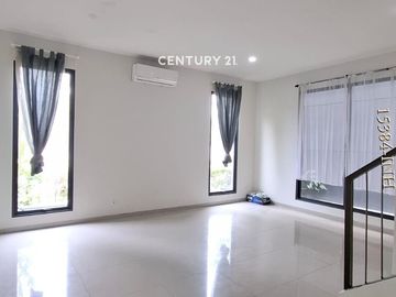 Disewakan Rumah Hook Di U  Ville Bintaro Jaya