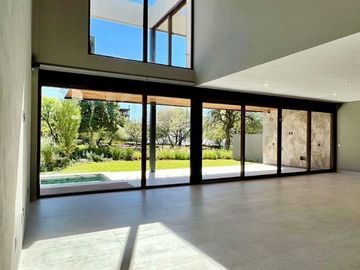RESIDENCIA en Altozano Qro. con vista a la reserva - RIO