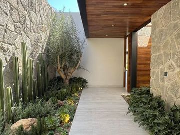 RESIDENCIA en Altozano Qro. con vista a la reserva - RIO