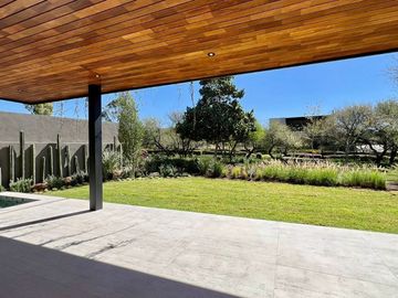 RESIDENCIA en Altozano Qro. con vista a la reserva - RIO