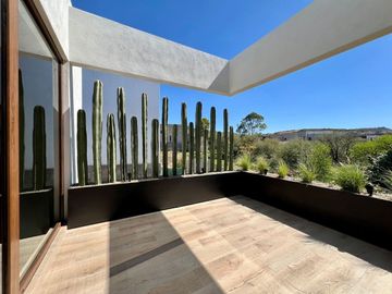 RESIDENCIA en Altozano Qro. con vista a la reserva - RIO