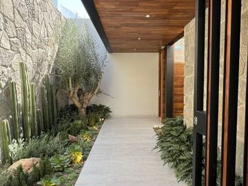 RESIDENCIA en Altozano Qro. con vista a la reserva - RIO