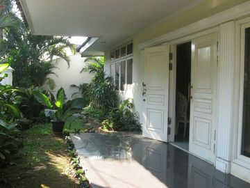Rumah Besar murah dalam perumahan hanya 5 Meit ke Pintu Toll di Petukangan Jakarta Selatan