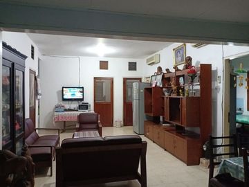 Di sewakan rumah beserta semua perabot nya jalan kupang indah, surabaya barat