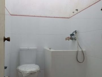 Di sewakan rumah beserta semua perabot nya jalan kupang indah, surabaya barat