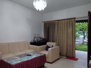 Di sewakan rumah beserta semua perabot nya jalan kupang indah, surabaya barat