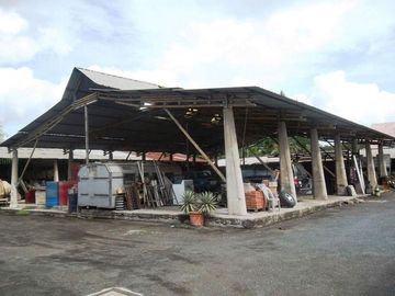 San Eduardo Amplio local con área de oficinas, bodegas, talleres