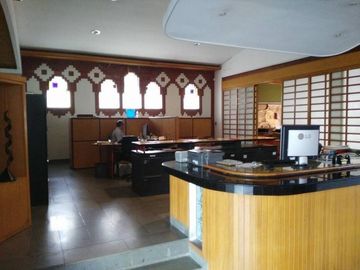 San Eduardo Amplio local con área de oficinas, bodegas, talleres