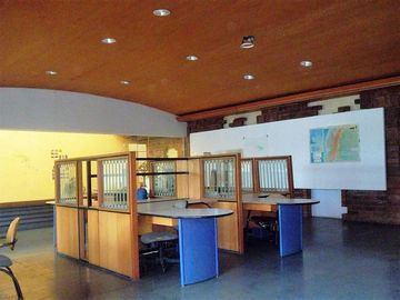 San Eduardo Amplio local con área de oficinas, bodegas, talleres