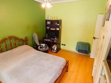Venta Casa en Lanús Oeste 4 ambientes Modernos y Cálidos con Garaje 2 autos y fondo libre