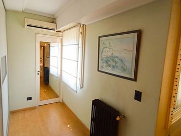 Venta Casa en Lanús Oeste 4 ambientes Modernos y Cálidos con Garaje 2 autos y fondo libre