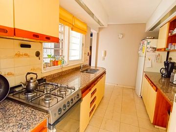Venta Casa en Lanús Oeste 4 ambientes Modernos y Cálidos con Garaje 2 autos y fondo libre