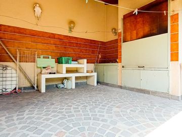 Venta Casa en Lanús Oeste 4 ambientes Modernos y Cálidos con Garaje 2 autos y fondo libre