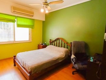 Venta Casa en Lanús Oeste 4 ambientes Modernos y Cálidos con Garaje 2 autos y fondo libre