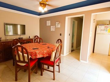 Venta Casa en Lanús Oeste 4 ambientes Modernos y Cálidos con Garaje 2 autos y fondo libre