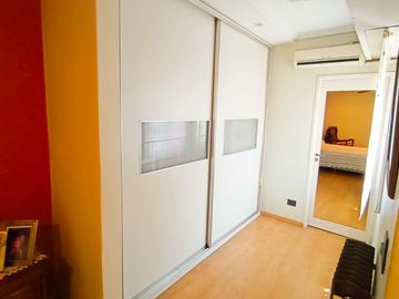 Venta Casa en Lanús Oeste 4 ambientes Modernos y Cálidos con Garaje 2 autos y fondo libre