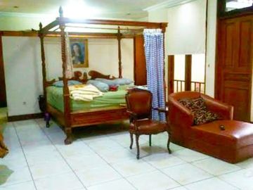 RUMAH STRATEGIS BISA DI JADIKAN TEMPAT USAHA DI TOMANG JAKARTA BARAT