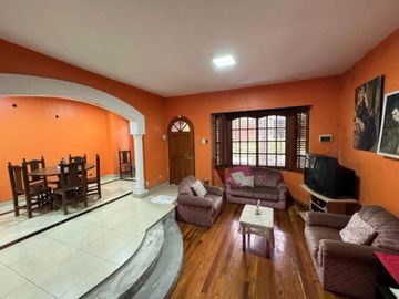 Chalet en venta en Villa Luzuriaga