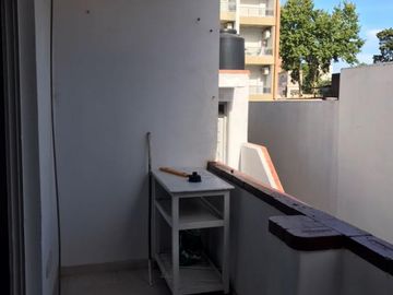 Departamento de pasillo - Barrio Parque