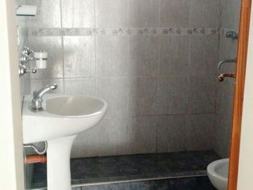 Departamento de pasillo - Barrio Parque