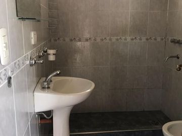Departamento de pasillo - Barrio Parque