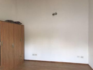 Departamento de pasillo - Barrio Parque