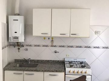 Departamento de pasillo - Barrio Parque