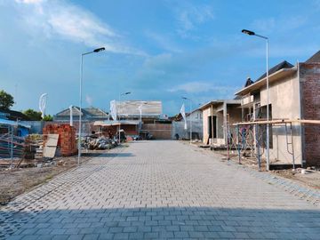 Rumah Baru Dalam Perumahan di Jalan Kaliurang: 2 Lantai