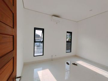 Rumah Baru Dalam Perumahan di Jalan Kaliurang: 2 Lantai