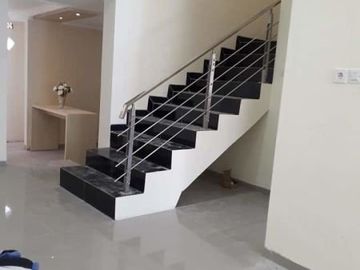 Di jual rumah baru jalan satelit utara, surabaya
