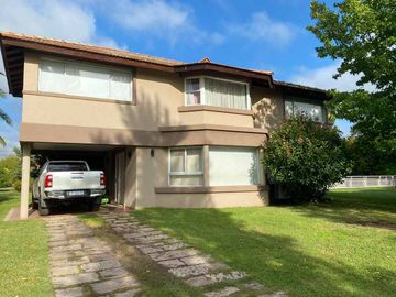 Casa en venta en Pilar