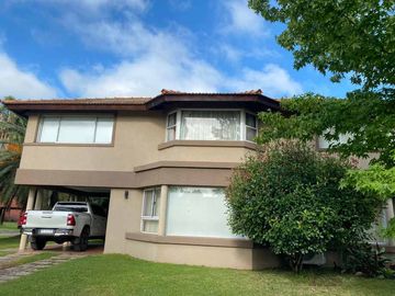 Casa en venta en Pilar