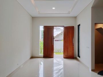 RUMAH MEWAH DI TIMUR PASAR GENTAN JALAN KALIURANG KM 10