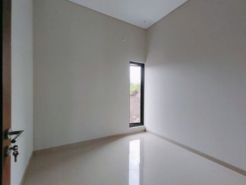 RUMAH MEWAH DI TIMUR PASAR GENTAN JALAN KALIURANG KM 10