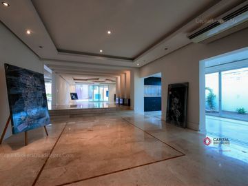 Casa de Lujo con Alberca y Cine Colinas de San Javier