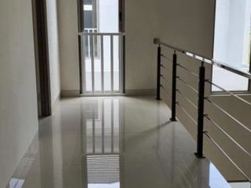 Rumah Gress Greenland Residence , Strategis