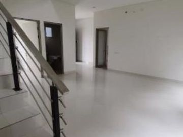 Rumah Gress Greenland Residence , Strategis