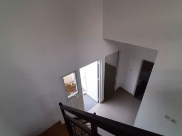 Dijual Rumah 2 Lantai Harga 400 Jutaan Dekat Stasiun Cilebut Bogor Dengan 2 Kamar Tidur