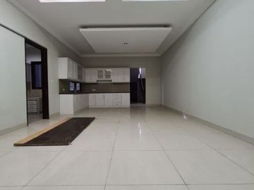 Rumah baru dekat Pejaten Village Stasiun Pasar Minggu