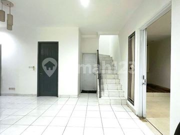Dijual Rumah 2 Lantai, Bagus, Sangat Strategis di Nusaloka BSD
