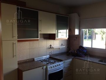 BAYUGAR PROPIEDADES/ CASA/ BARRIO LA CANDELA