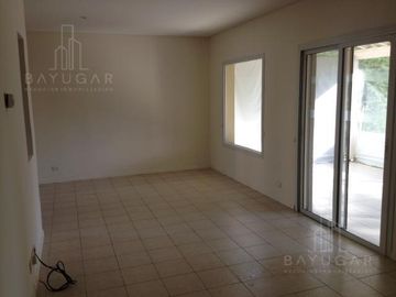BAYUGAR PROPIEDADES/ CASA/ BARRIO LA CANDELA