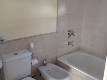BAYUGAR PROPIEDADES/ CASA/ BARRIO LA CANDELA