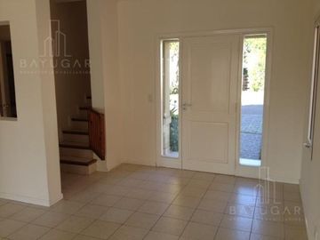 BAYUGAR PROPIEDADES/ CASA/ BARRIO LA CANDELA