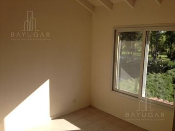 BAYUGAR PROPIEDADES/ CASA/ BARRIO LA CANDELA