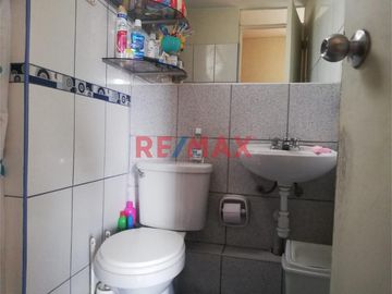 ¡Aprovecha esta oportunidad única de adquirir un departamento a precio de remate! 
Este encantador departamento, ubicado en el 5to piso de un condomi