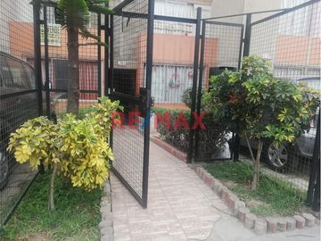 ¡Aprovecha esta oportunidad única de adquirir un departamento a precio de remate! 
Este encantador departamento, ubicado en el 5to piso de un condomi