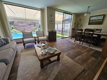 Casa en venta de 4 dorm. en Huechuraba