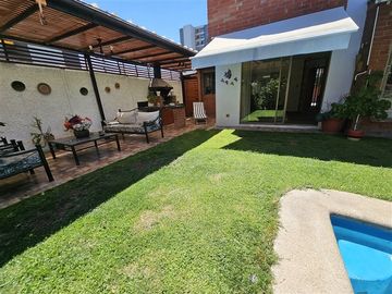 Casa en venta de 4 dorm. en Huechuraba