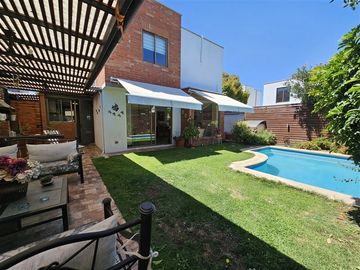 Casa en venta de 4 dorm. en Huechuraba